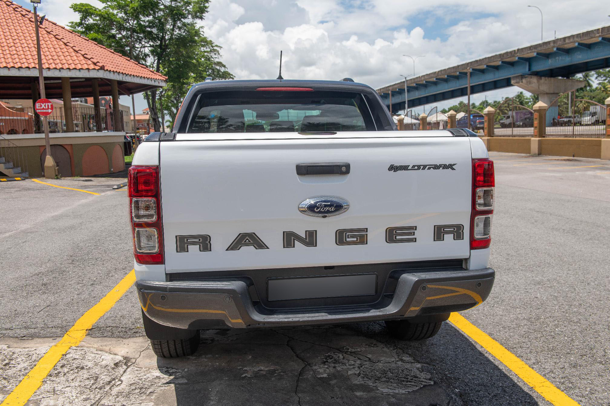TDY 2020 White Ford Wildtrak